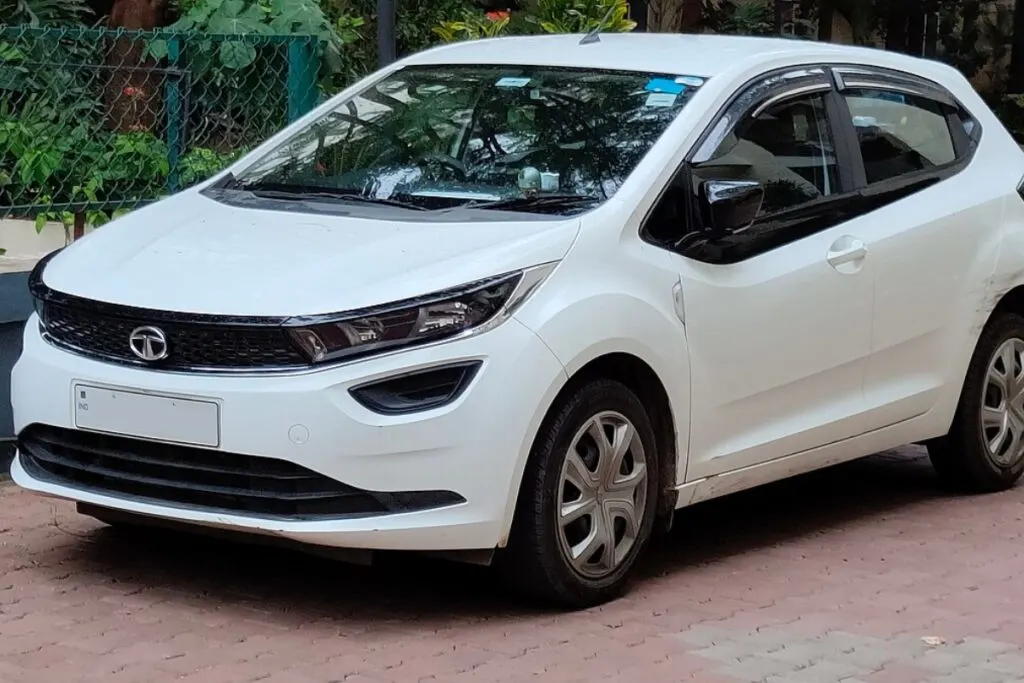 2025 Tata Altroz Facelift: ड्यूल स्क्रीन, 360° कैमरा और शानदार लुक, कीमत ₹6.89 लाख से शुरू 2025 Tata Altroz Facelift: ड्यूल स्क्रीन, 360° कैमरा और शानदार लुक, कीमत ₹6.89 लाख से शुरू