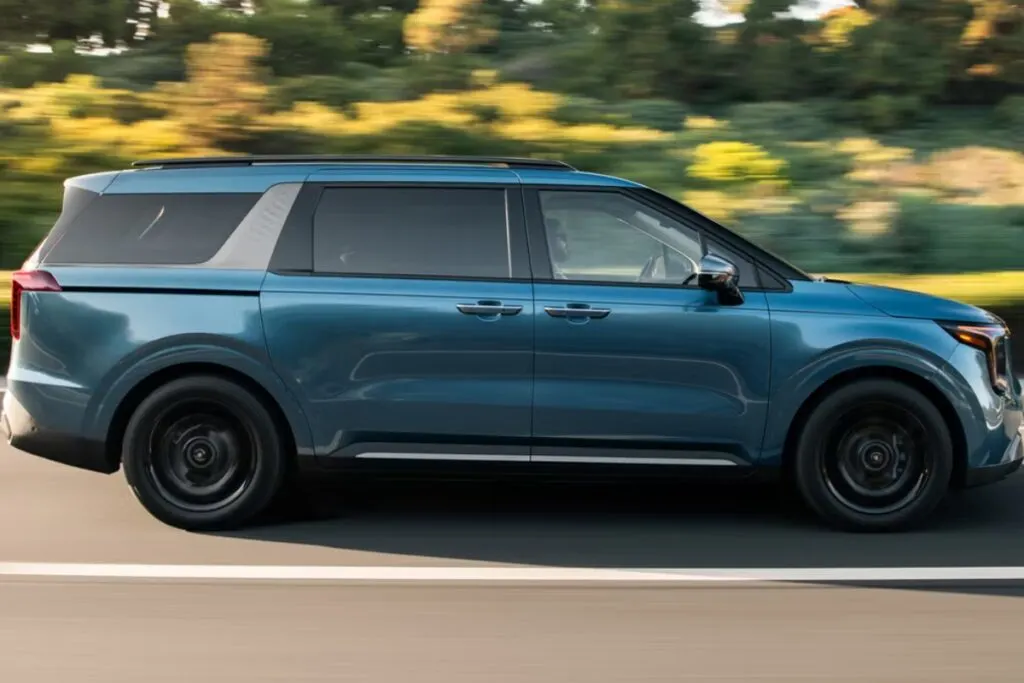 Kia Carnival 2025: ₹63.91 लाख में शाही सफ़र, ADAS सुरक्षा और 2.2L दमदार डीज़ल इंजन Kia Carnival 2025: ₹63.91 लाख में शाही सफ़र, ADAS सुरक्षा और 2.2L दमदार डीज़ल इंजन