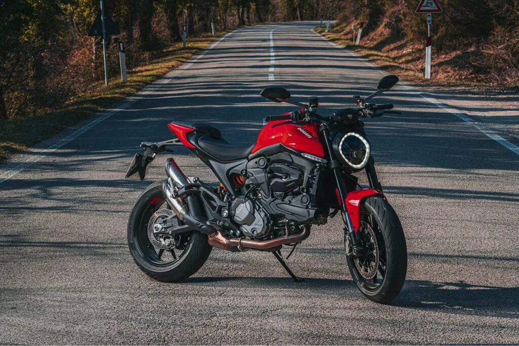 New Ducati Monster Launched in India: ₹12.95 लाख कीमत, 4.3 इंच TFT डिस्प्ले और 3 राइडिंग मोड्स New Ducati Monster Launched in India: ₹12.95 लाख कीमत, 4.3 इंच TFT डिस्प्ले और 3 राइडिंग मोड्स