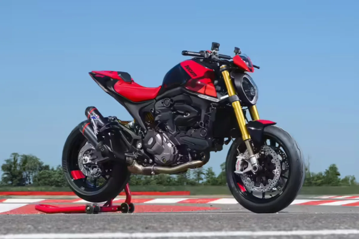 New Ducati Monster Launched in India: ₹12.95 लाख कीमत, 4.3 इंच TFT डिस्प्ले और 3 राइडिंग मोड्स New Ducati Monster Launched in India: ₹12.95 लाख कीमत, 4.3 इंच TFT डिस्प्ले और 3 राइडिंग मोड्स