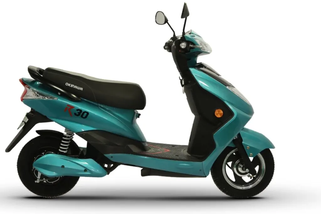 Okinawa R30: ₹61,998 में दमदार इलेक्ट्रिक स्कूटर, 60 किमी रेंज, 25 किमी/घंटा स्पीड Okinawa R30: ₹61,998 में दमदार इलेक्ट्रिक स्कूटर, 60 किमी रेंज, 25 किमी/घंटा स्पीड