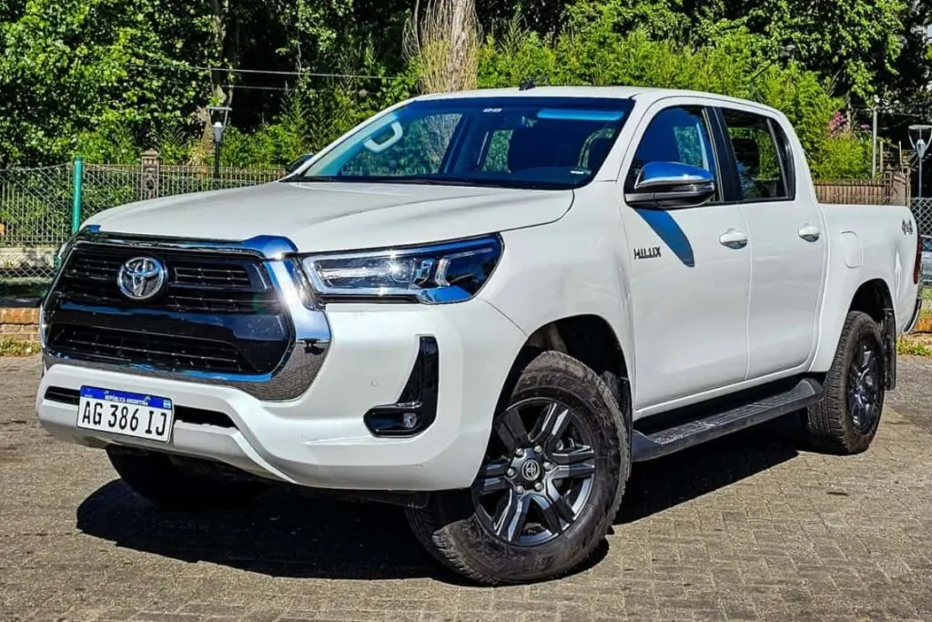 Toyota Hilux: दमदार 2.8L इंजन के साथ 4x4 ऑफ-रोड क्षमता, ₹30.40 लाख से शुरू Toyota Hilux: दमदार 2.8L इंजन के साथ 4x4 ऑफ-रोड क्षमता, ₹30.40 लाख से शुरू