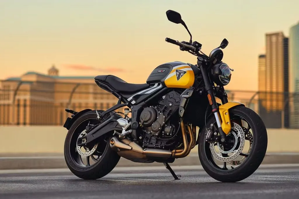 Triumph Trident 660: दमदार लुक्स, 64 Nm टॉर्क, 8.64 लाख कीमत, जानें खूबियाँ Triumph Trident 660: दमदार लुक्स, 64 Nm टॉर्क, 8.64 लाख कीमत, जानें खूबियाँ